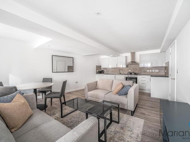 Cheltenham House, Clare Street, Bristol BS1, 2 bed flat to rent, £1,950 pcm | PrimeLocation