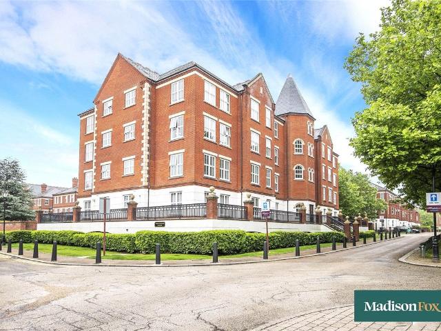 Cheltenham House, The Boulevard, Woodford Green, Essex IG8, 2 bed flat to rent, £2,600 pcm | PrimeLocation