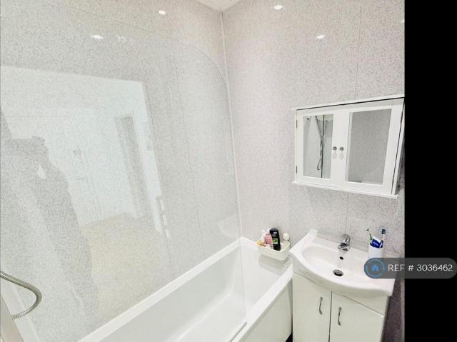 Cheltenham Place, Newquay, TR7 1 bed flat to rent £850 pcm £196 pw