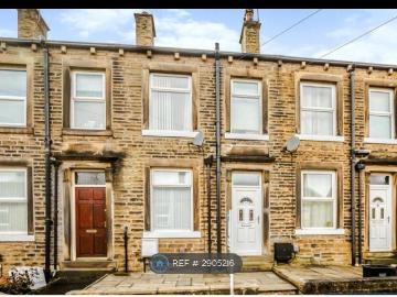 Cheltenham Place, Halifax HX3, 2 bed terraced house to rent, £850 pcm | PrimeLocation