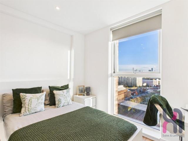 Cheltenham Place, 33 Frederick Road. Studio to rent £875 pcm £202 pw