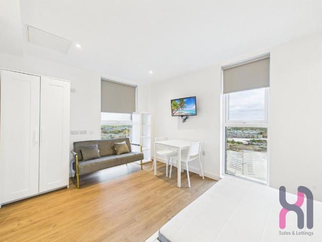 Cheltenham Place, 33 Frederick Road. Studio to rent £950 pcm £219 pw