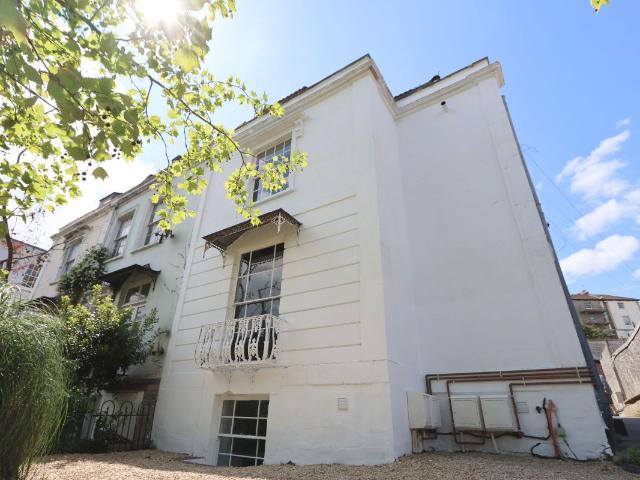 Cheltenham Road, Bristol BS6, 1 bed flat to rent, £1,350 pcm | PrimeLocation