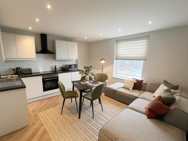 Cheltenham Road, Bristol BS6 5 bed flat to rent £975 pcm £225 pw