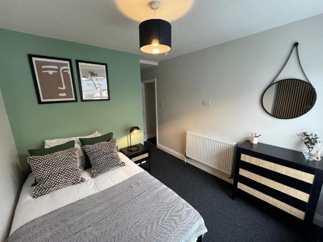 Cheltenham Road, Bristol BS6 5 bed house to rent £975 pcm £225 pw