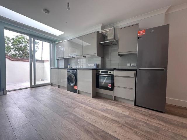 Cheltenham Road, Nunhead, London SE15, 2 bed flat to rent, £2,800 pcm | PrimeLocation