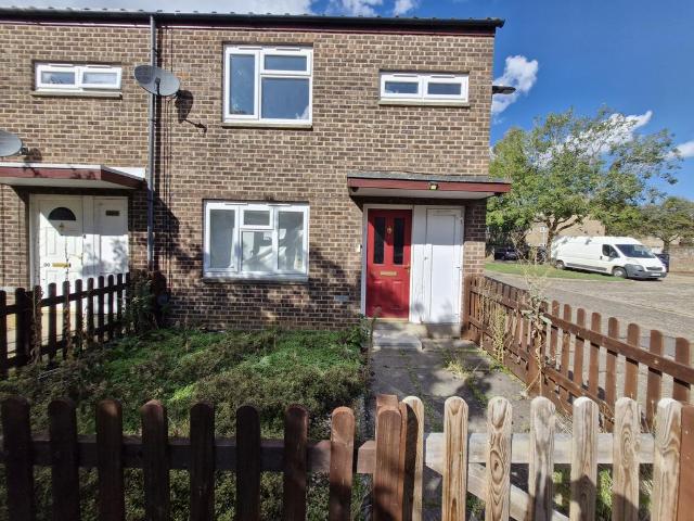 Chelveston Way, PETERBOROUGH PE3 2 bed semi detached house to rent £1,050 pcm £242 pw