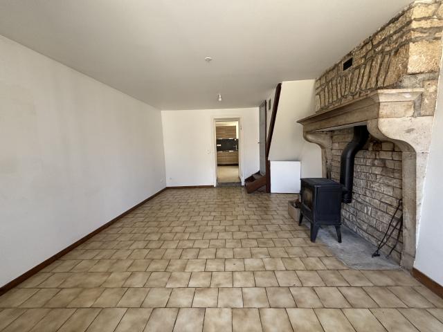 CHEMIN D'AISEY 21 maison de 100m2 rénovée avec une dépendance proche de DIJON 60km
