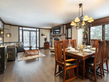 Les Laurentides - Balcony, Fireplace, Swimming pool