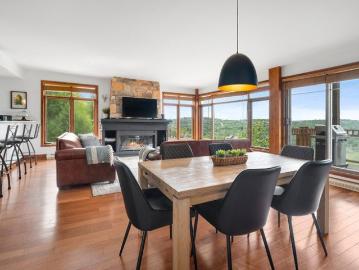 Les Laurentides - Balcony, Fireplace, Swimming pool