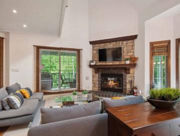 Les Laurentides - Balcony, Fireplace, Swimming pool