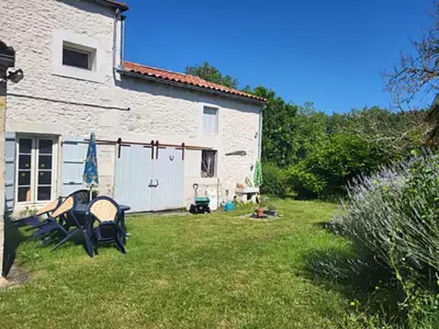 Chenac Saint Seurin d'Uzet 17120 Achat / Vente maison 9 pièces t9 parking