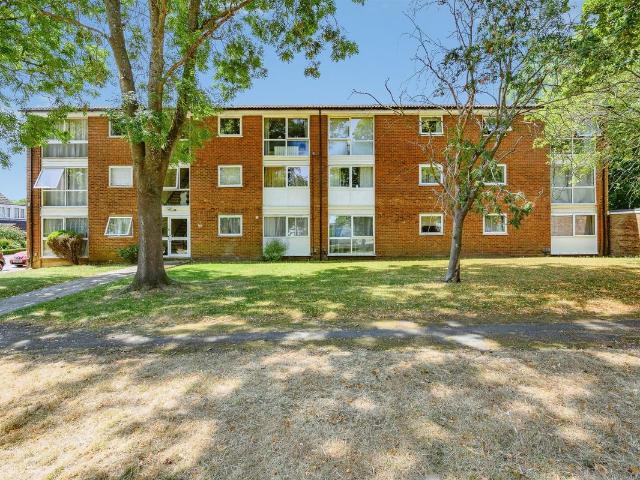 Chenies Court, Hemel Hempstead HP2, 2 bed flat to rent, £1,300 pcm | PrimeLocation