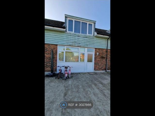 Chenies Parade, Amersham HP7, 2 bed maisonette to rent, £1,850 pcm | PrimeLocation