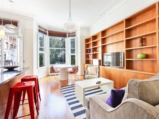 Cheniston Gardens, Kensington. 2 bed apartment to rent £3,900 pcm £900 pw