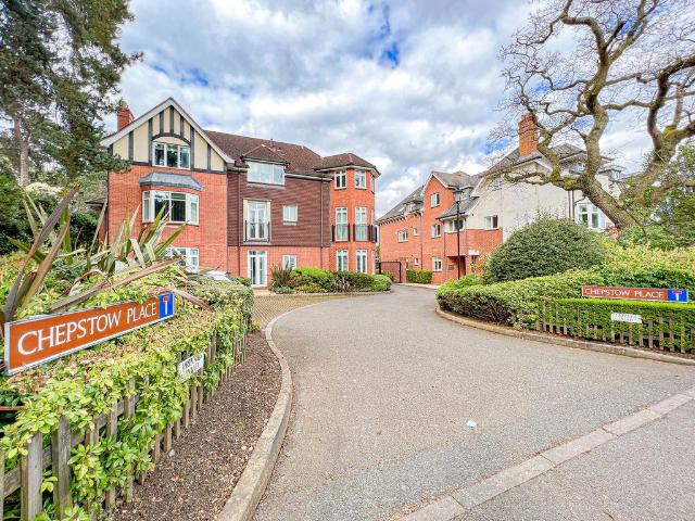 Chepstow Place, Sutton Coldfield B74 3 bed apartment to rent £1,400 pcm £323 pw