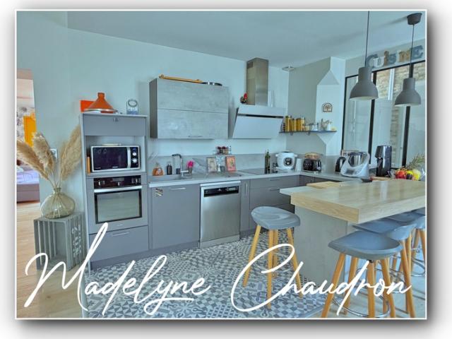 CHEPTAINVILLE – Maison en pierre rénovée – DPE B – Double garage – Aucun travaux