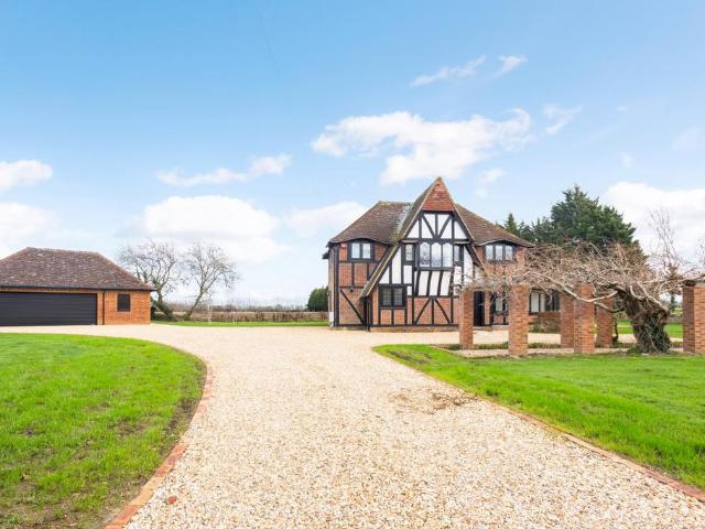 Chequer Lane Bosham PO18 4 bed detached house to rent £4,800 pcm £1,108 pw