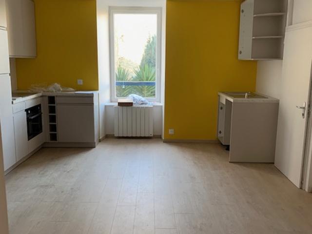 CHERBOURG Magnifique logement rénové F2 non meublé de 40 m2 avec jardin commun