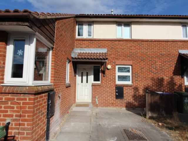 Cherbury Close, London SE28 5 bed terraced house to rent £2,600 pcm £600 pw
