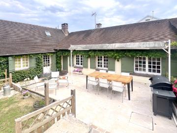 CHERISY 5 min Charmante maison de caractère avec terrasse, garage et chalet de jardin