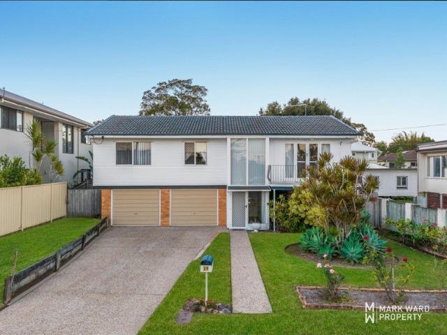 CHERISHED FAMILY HOME ON A GENEROUS 655M2 ALLOTMENT