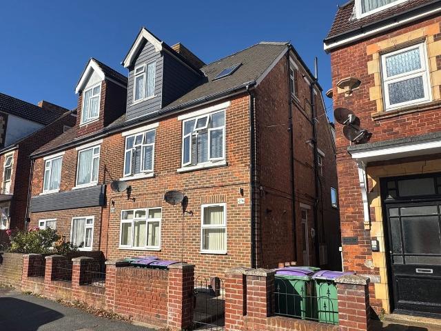Cheriton Road, Folkestone CT19, 2 bed flat to rent, £1,100 pcm | PrimeLocation