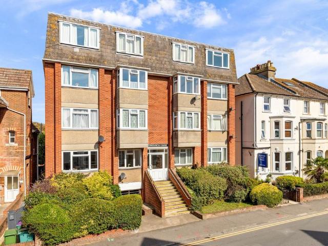 Cheriton Road, Folkestone, CT20 2 bed flat to rent £1,100 pcm £254 pw