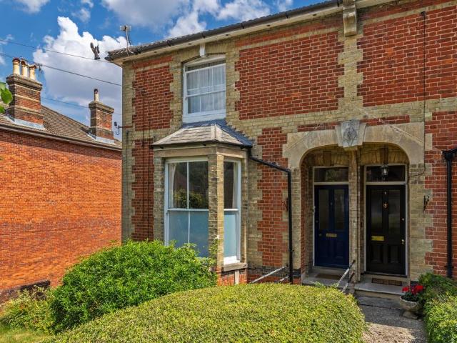 Cheriton Road, Winchester, SO22 2 bed flat to rent £1,750 pcm £404 pw