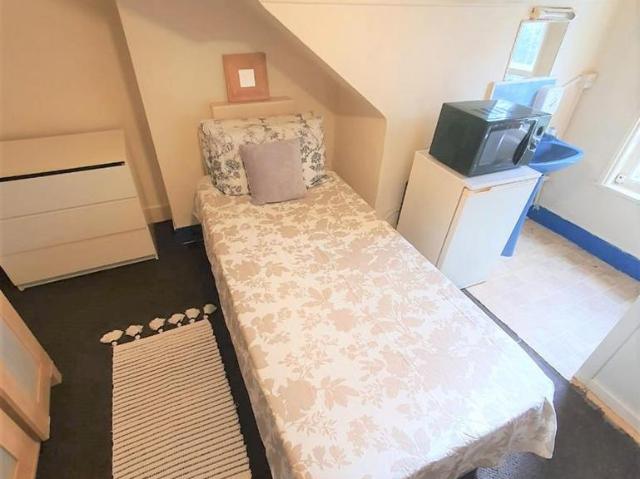 Cherries, Bournemouth, BH1 10 bed house share to rent £550 pcm £127 pw