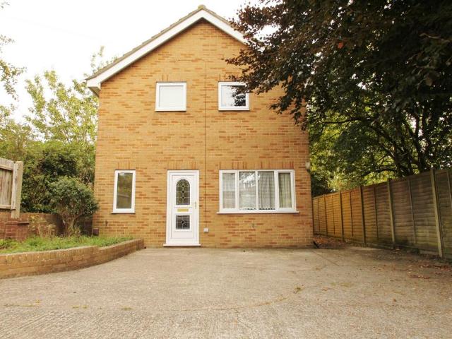 Cherries Drive, Bournemouth BH9 4 bed property to rent £2,400 pcm £554 pw