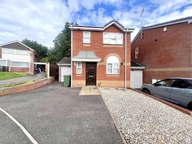 Cherrington Gardens, Wolverhampton 3 bed detached house to rent £1,595 pcm £368 pw