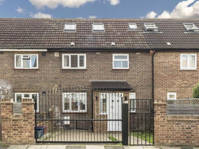 Cherry Crescent, Brentford TW8 4 bed house to rent £2,995 pcm £691 pw
