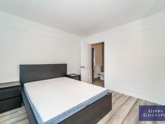 Cherry Crescent, Brentford, TW8 8NN, United Kingdom | Room for rent #140227768 | Rentberry