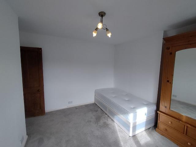 Cherry Crescent, Brentford TW8, 2 bed shared accommodation to rent, £790 pcm | PrimeLocation