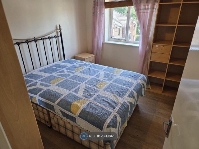 Cherry Blossom Close, Palmer Green N13, 2 bed flat to rent, £2,000 pcm | PrimeLocation