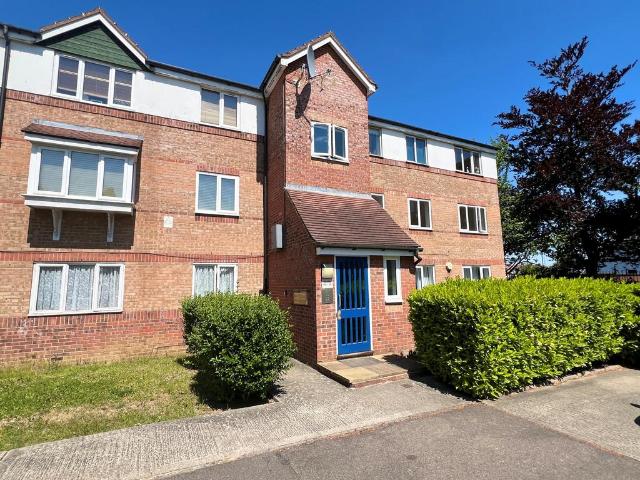 Cherry Blossom Close, Palmers Green, N13 2 bed apartment to rent £1,750 pcm £404 pw