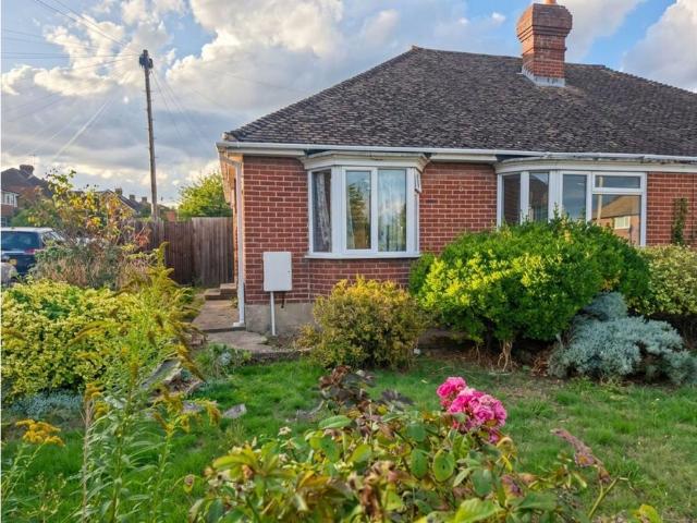 Cherry Drive, Canterbury, CT2 2 bed semi detached bungalow to rent £1,450 pcm £335 pw