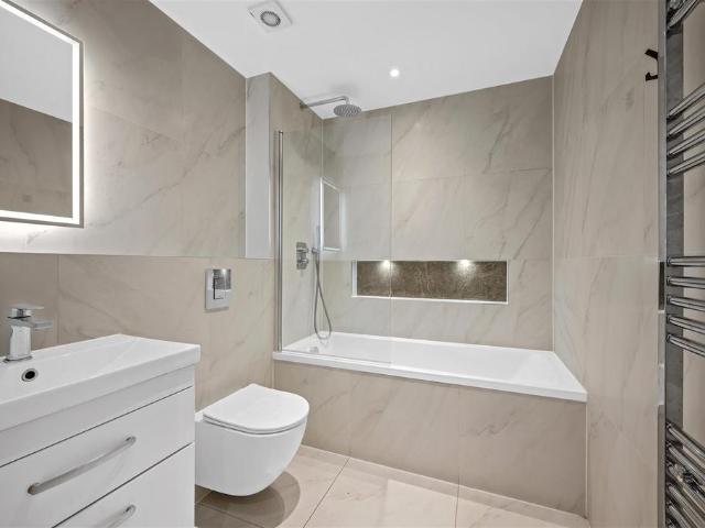 Cherry Orchard West, Kembrey Park. 1 bed flat to rent £950 pcm £219 pw