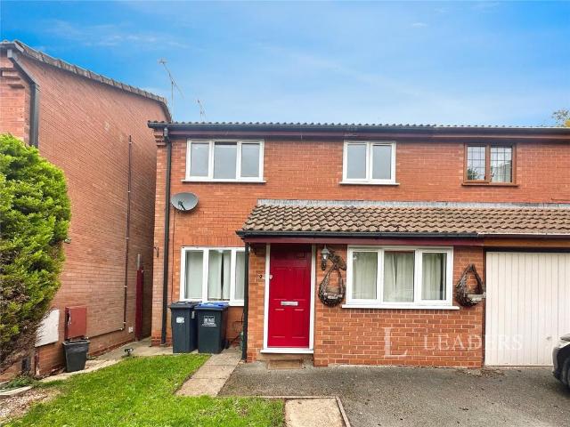 Cherry Orchard, Kenilworth. 4 bed house to rent £1,700 pcm £392 pw