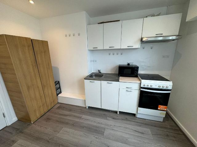 Cherry Orchard Road, Croydon, Surrey CR0, Studio to rent, £1,200 pcm | PrimeLocation