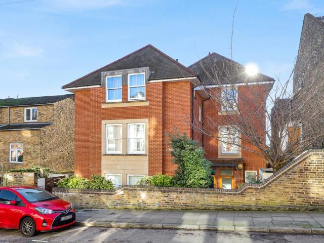 Cherry Lodge, 32a Cheverton Road. 2 bed flat to rent £3,000 pcm £692 pw