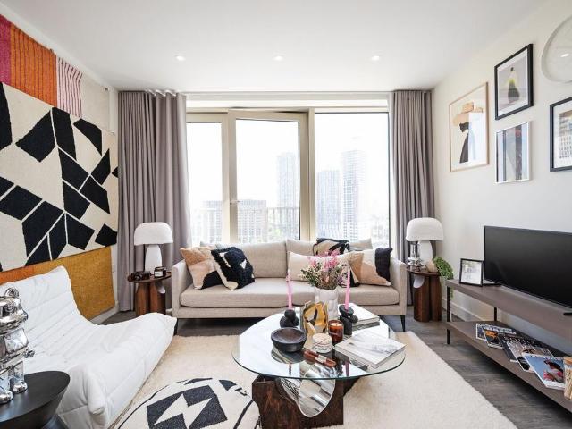 Cherry Park Lane, Stratford, London, E20 1 bed flat to rent £2,770 pcm £639 pw
