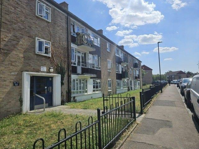 Cherry Road, Enfield EN3, 3 bed flat to rent, £2,000 pcm | PrimeLocation