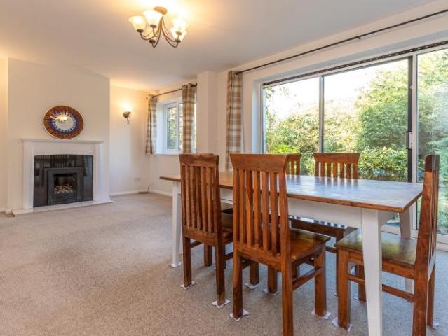 Cherry Tree Close, Southmoor 5 bed detached house to rent £1,850 pcm £427 pw
