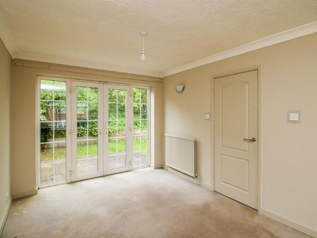 Cherry Tree Road, Walton