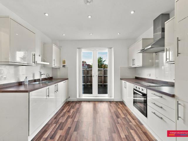 Cherrydown Avenue, London E4, 3 bed maisonette to rent, £2,075 pcm | PrimeLocation