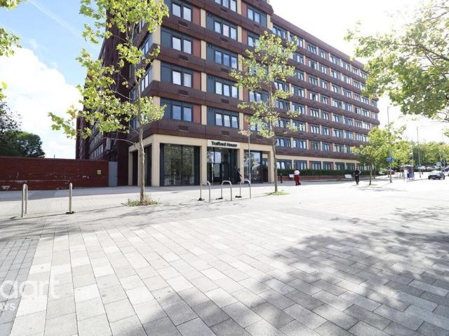 Cherrydown East, BASILDON 2 bed flat to rent £1,450 pcm £335 pw
