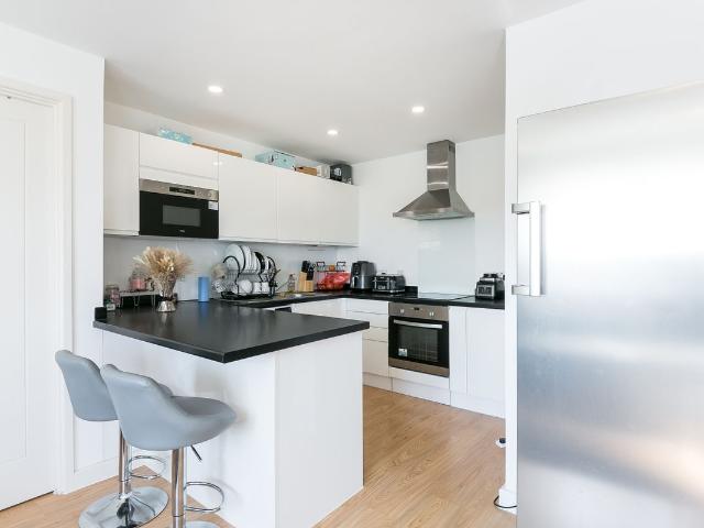 Cherrydown East, Basildon SS16, 2 bed flat to rent, £1,400 pcm | PrimeLocation