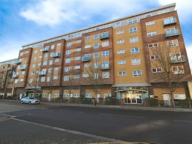 Cherrydown East, Basildon SS16, 2 bed flat to rent, £1,450 pcm | PrimeLocation